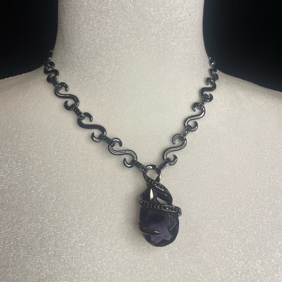 nOIr, Elegant Black and Purple Necklace - Picture 1 of 6